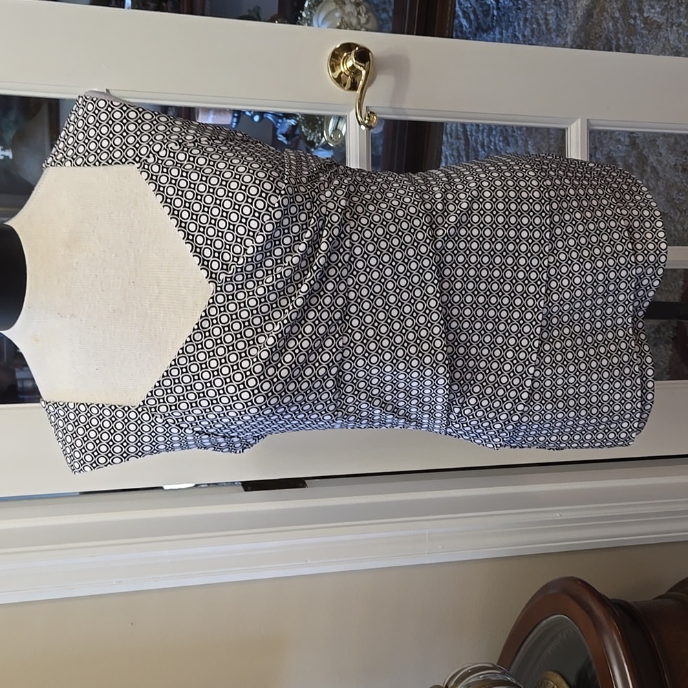 White House Black Market Black and White Geometric Sleeveless Blouse
